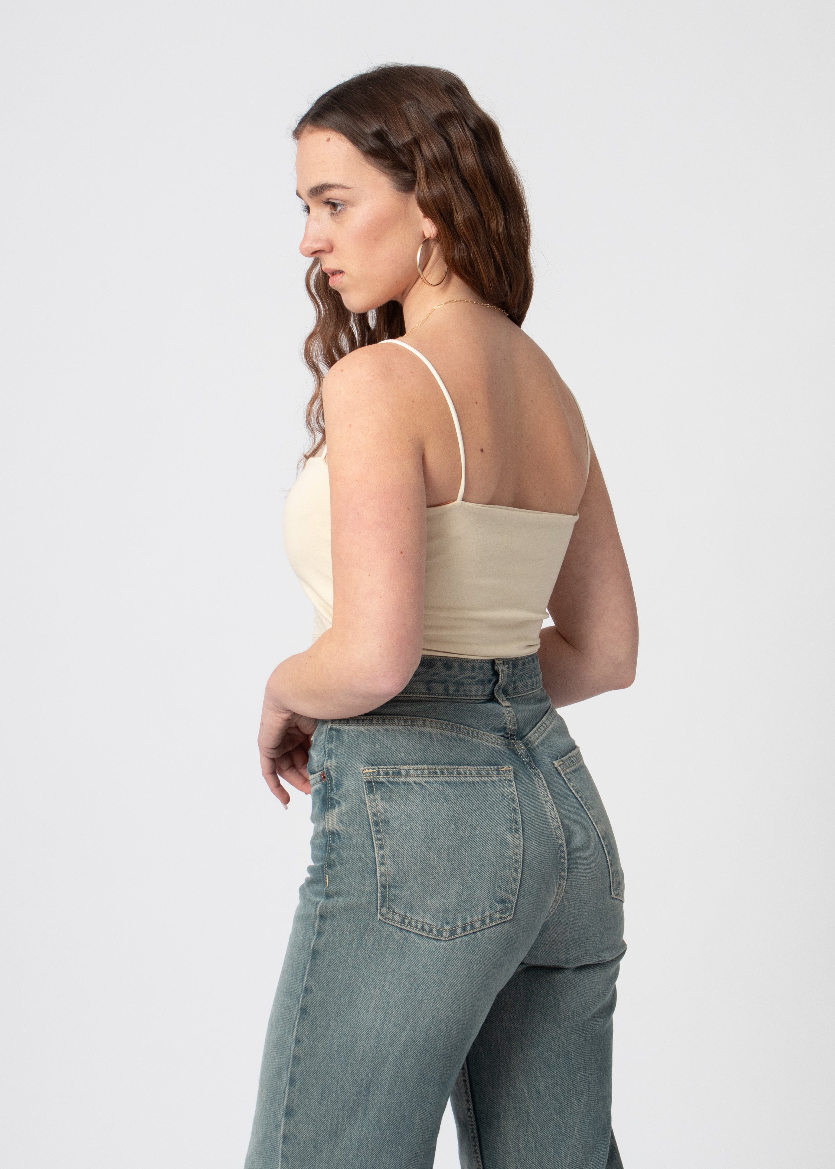 cropped top beige met spaghetti bandjes