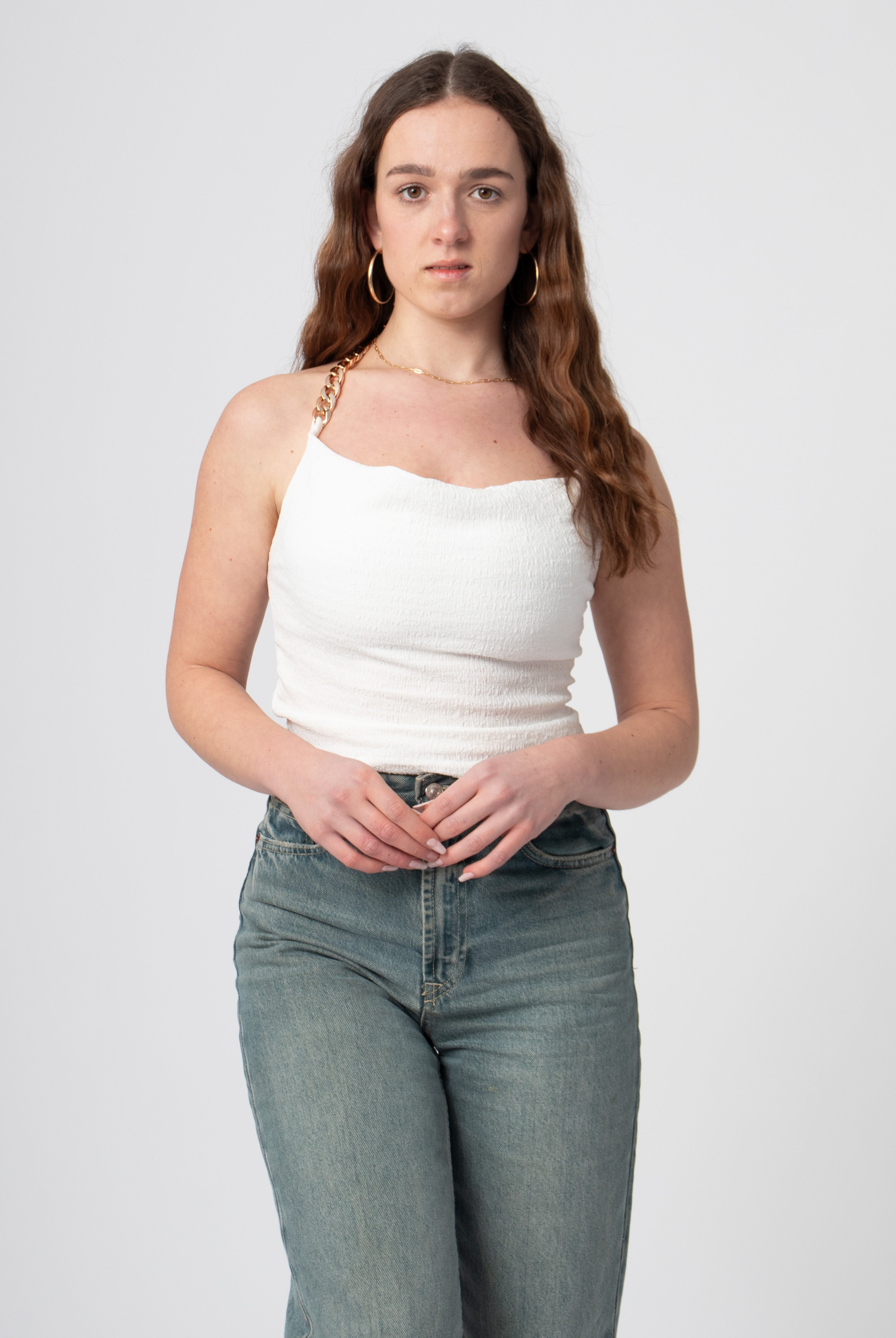 halter top wit met gouden halsketting