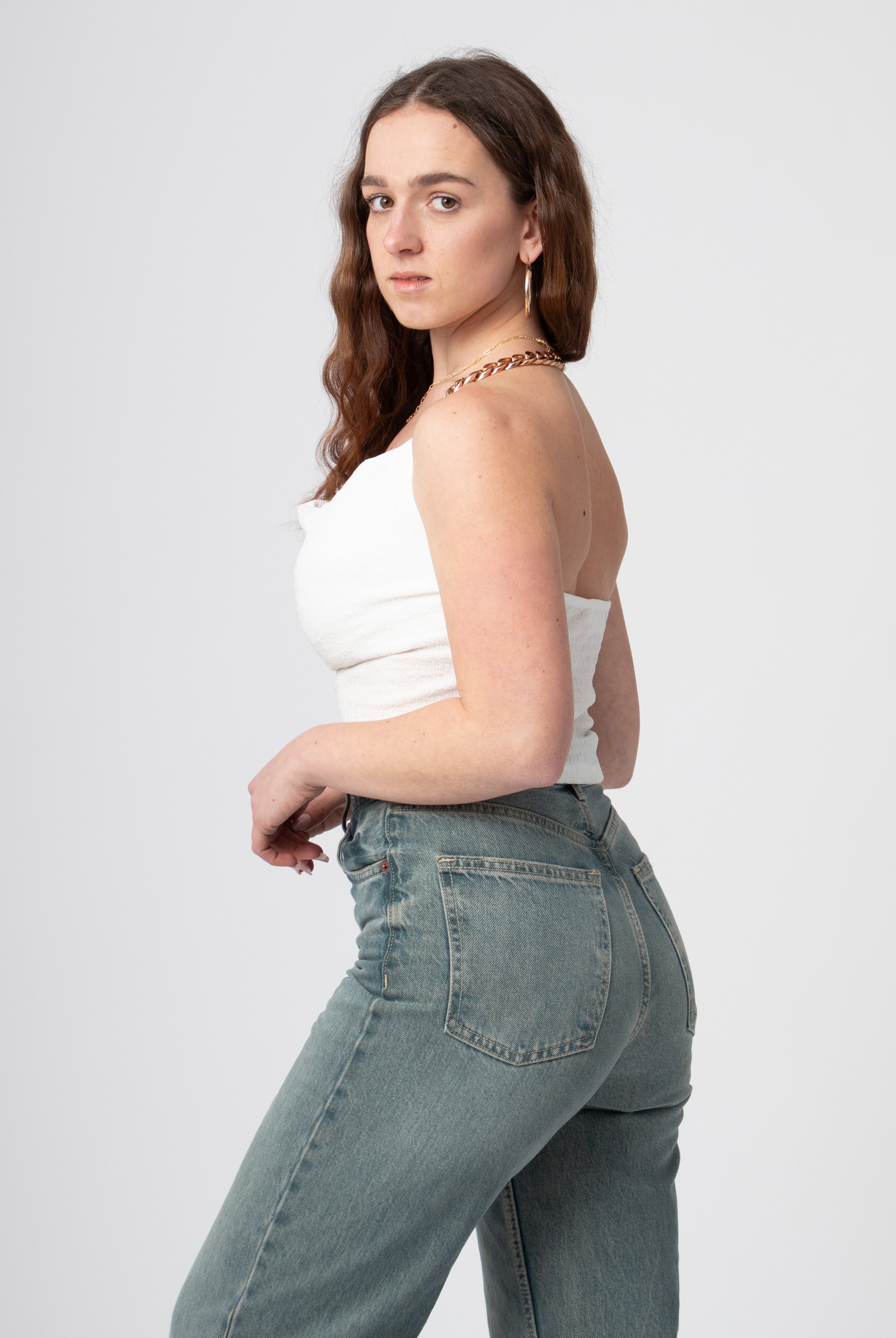 halter top wit met gouden halsketting