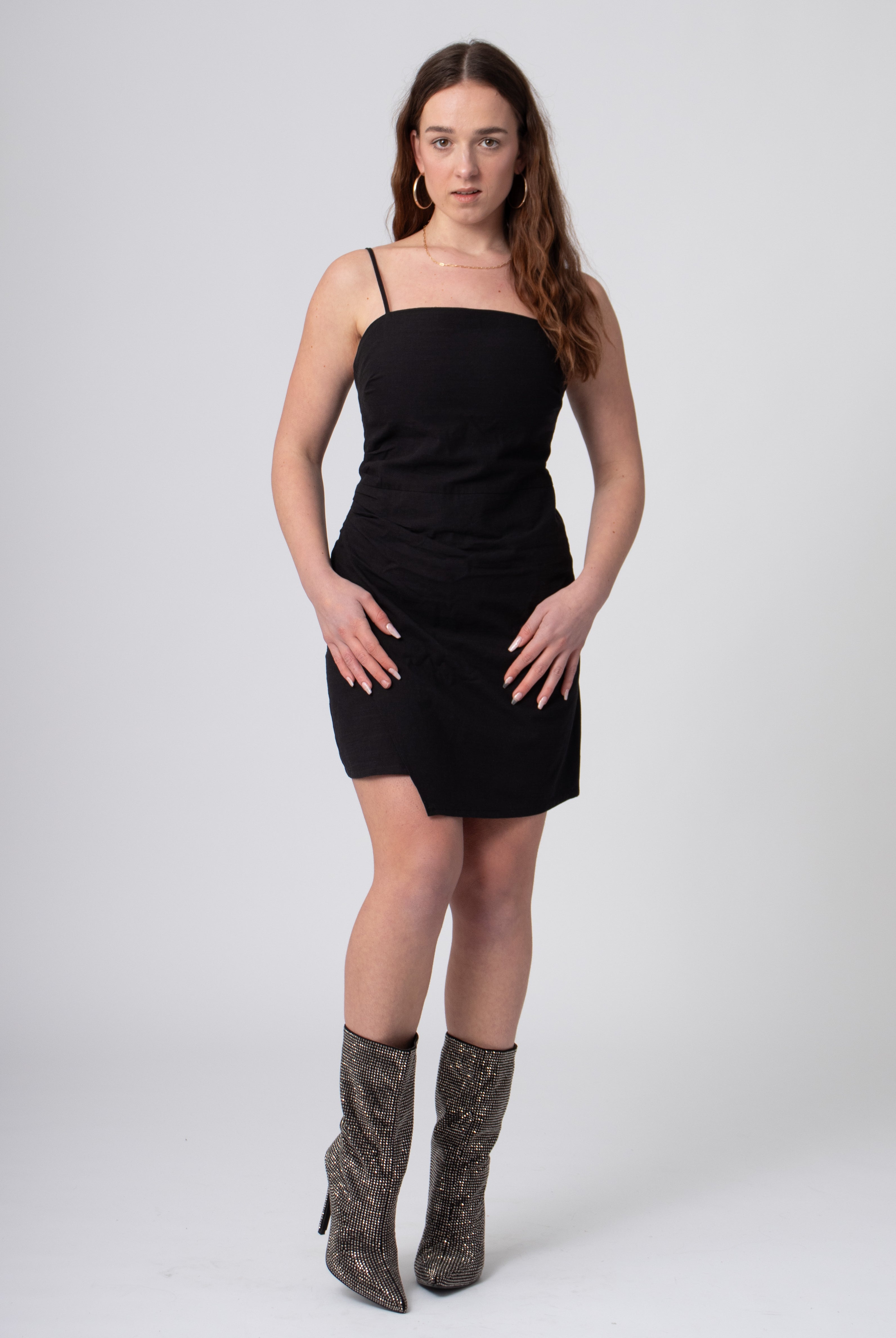 korte linnen overslag jurk met rechte halslijn zwart