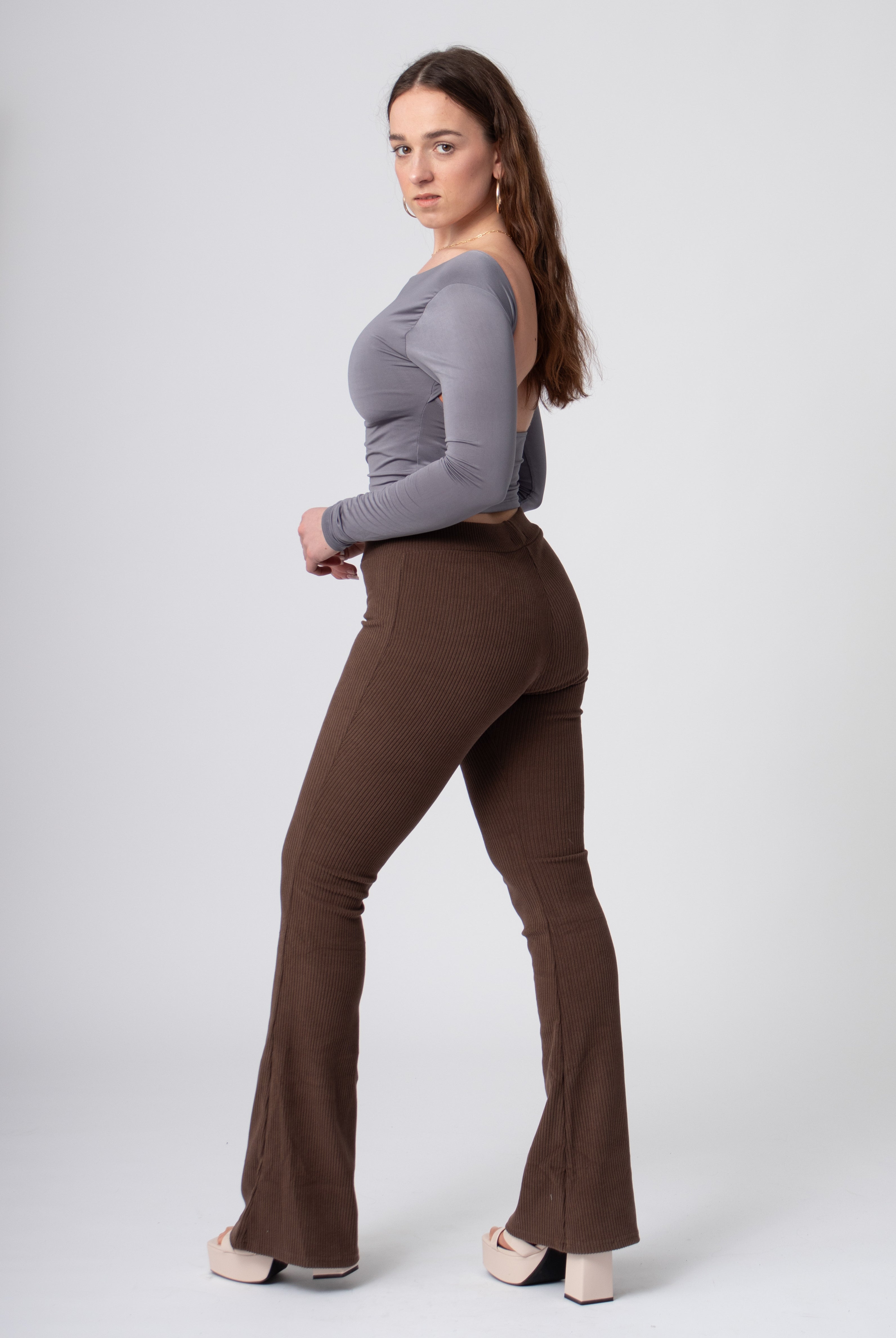 geribbelde stretch flared broek bruin