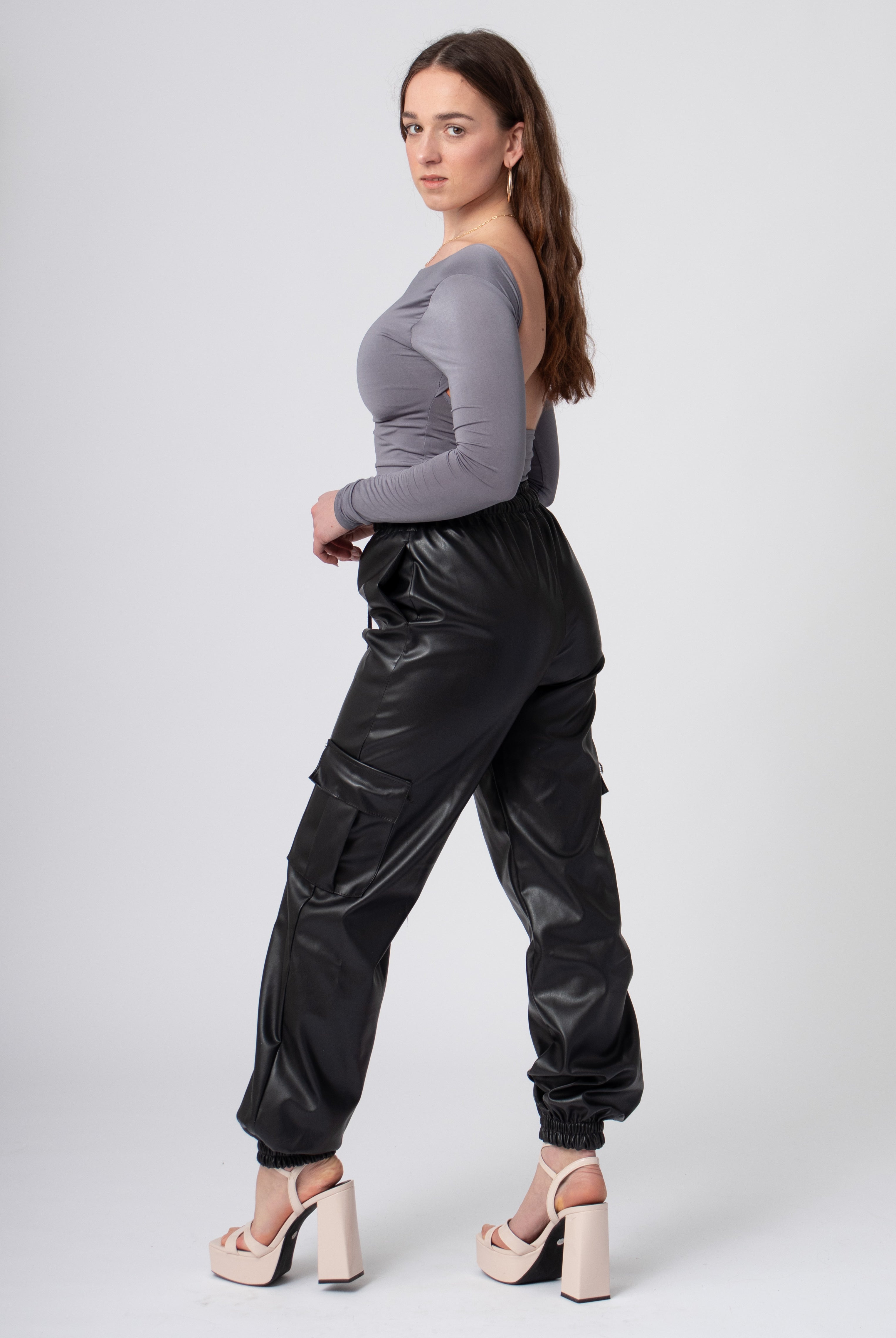 zwarte leren broek met stretch band