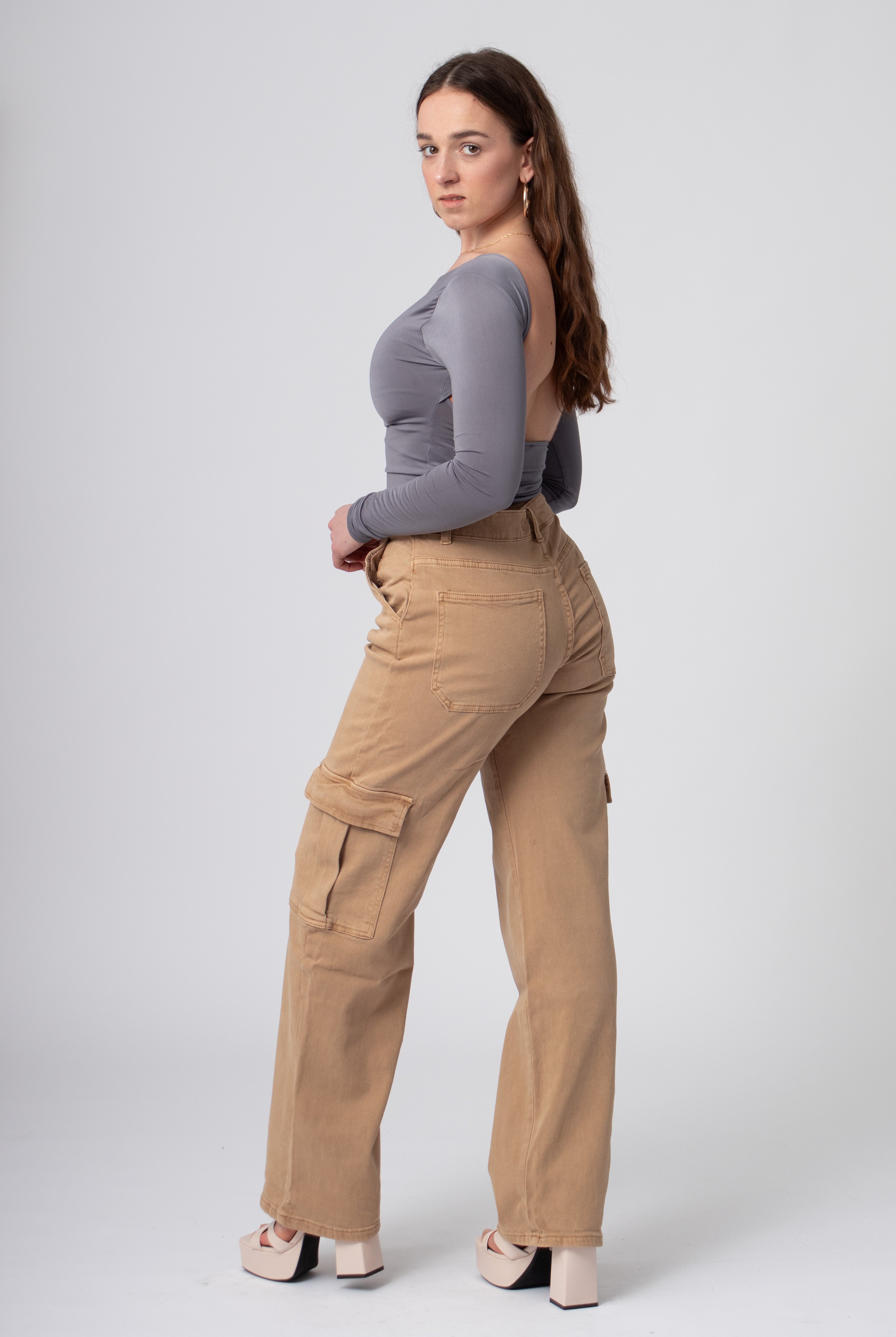 dames straight leg cargo jeans camel