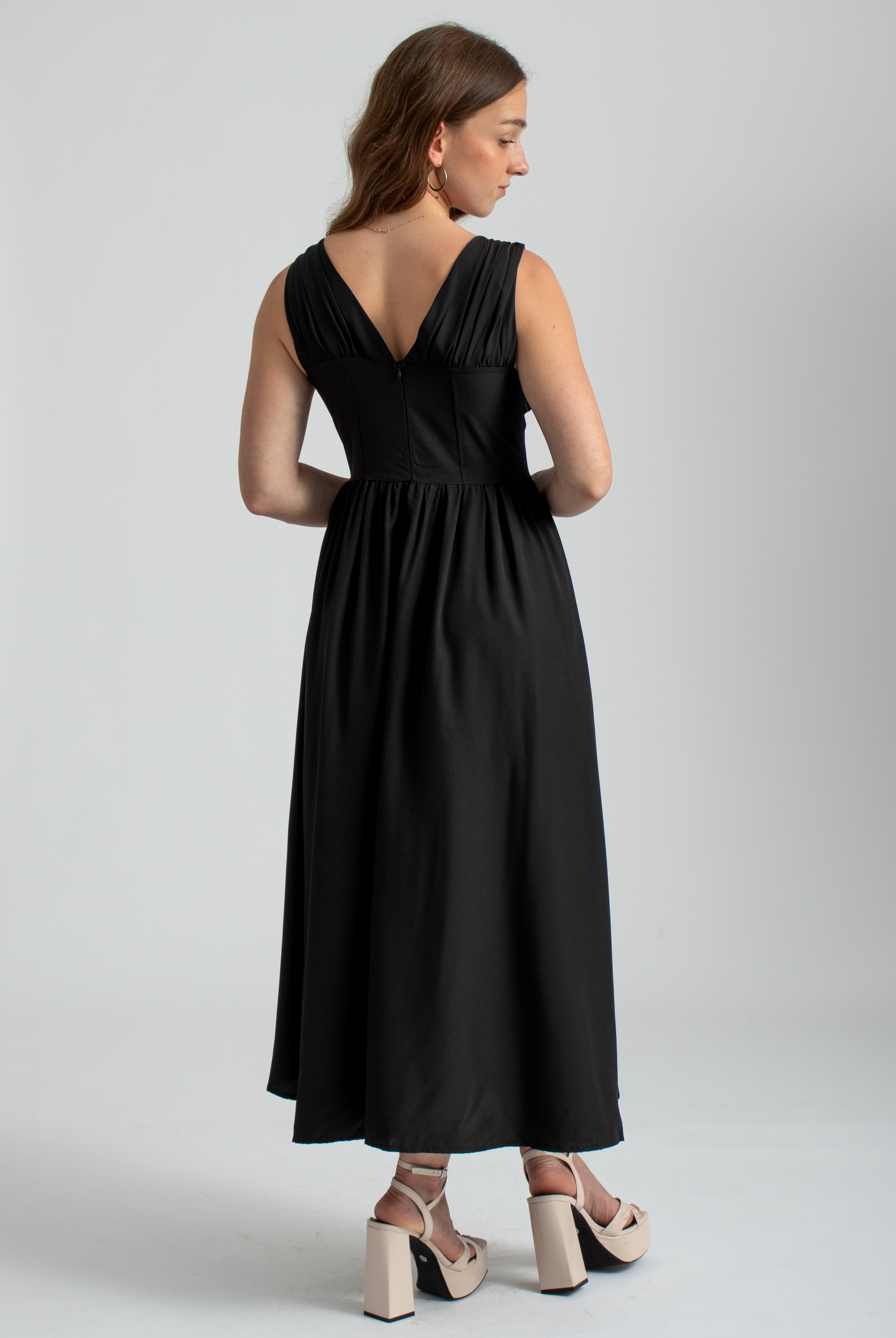 zwarte midi zomer jurk met zakken, lage hals en corset lijfje