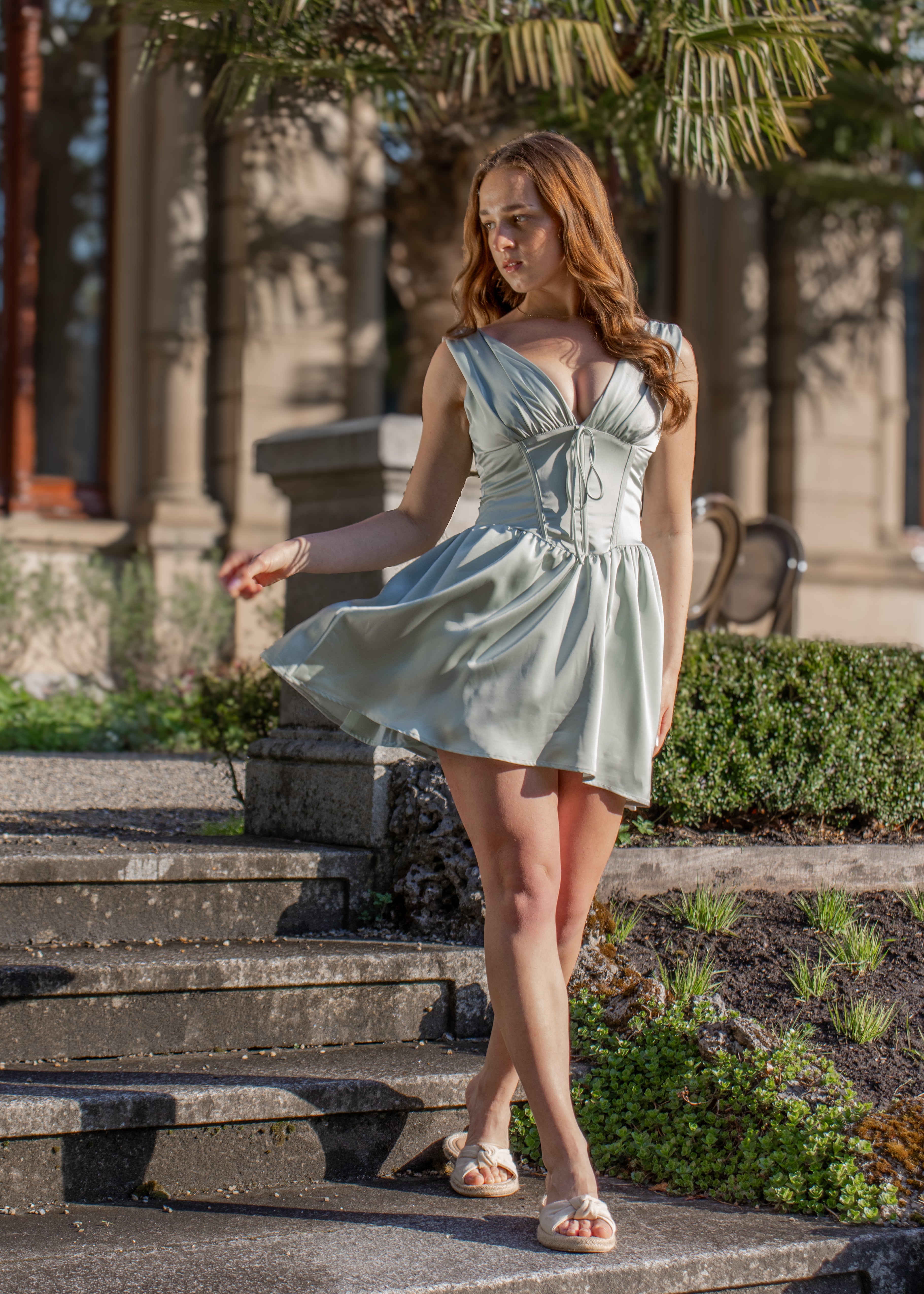 pistache mint satijnen mini jurk met lage hals