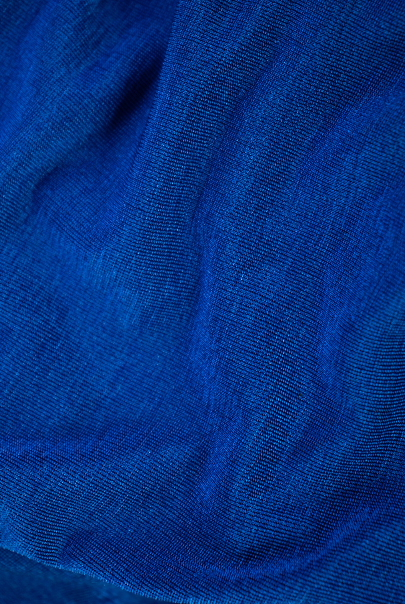 lange blauwe halter jurk geruched glanzend