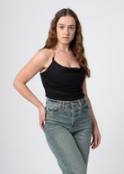 halter top zwart met gouden halsketting