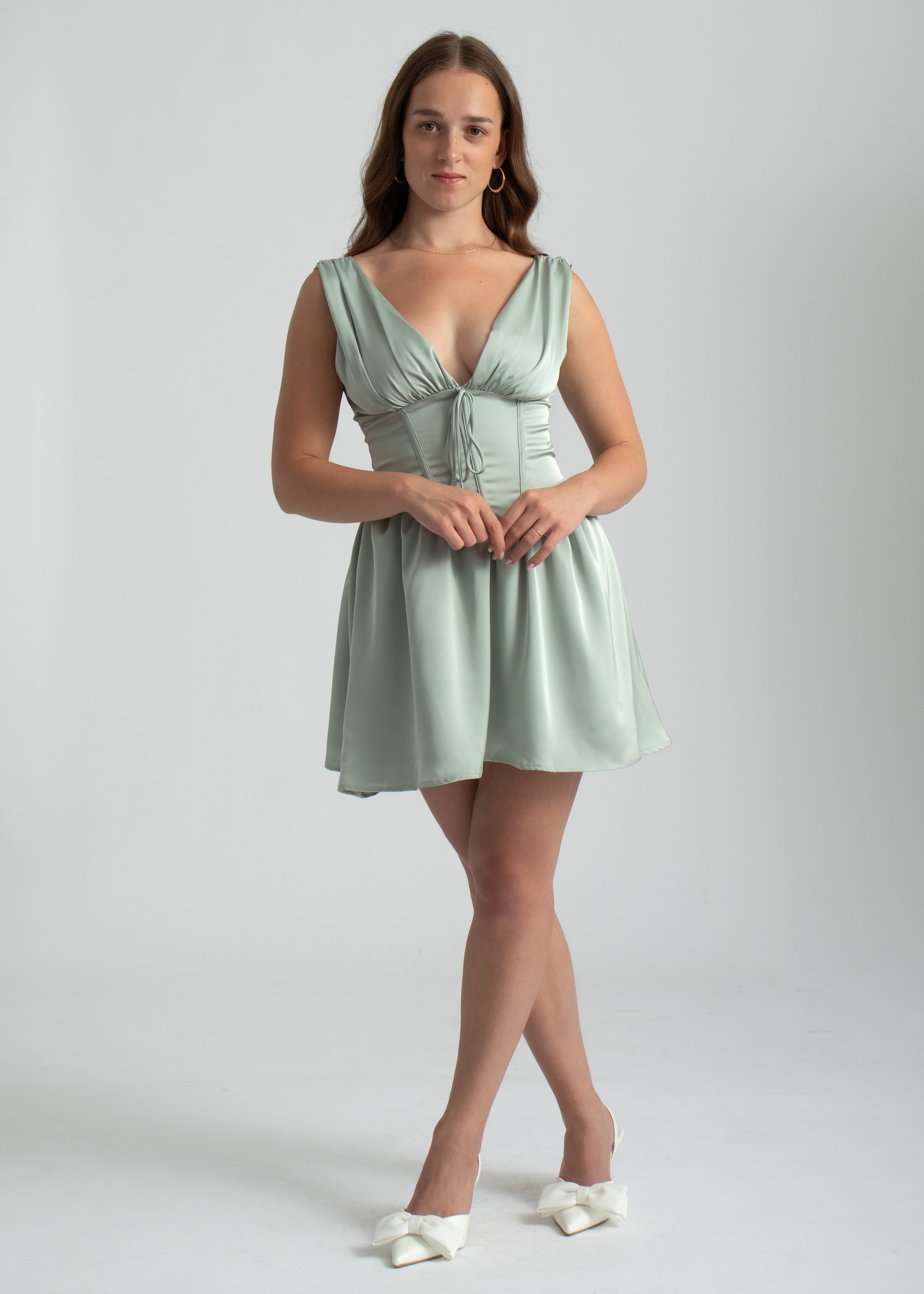 pistache mint satijnen mini jurk met lage hals