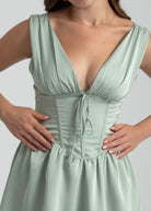 pistache mint satijnen mini jurk met lage hals