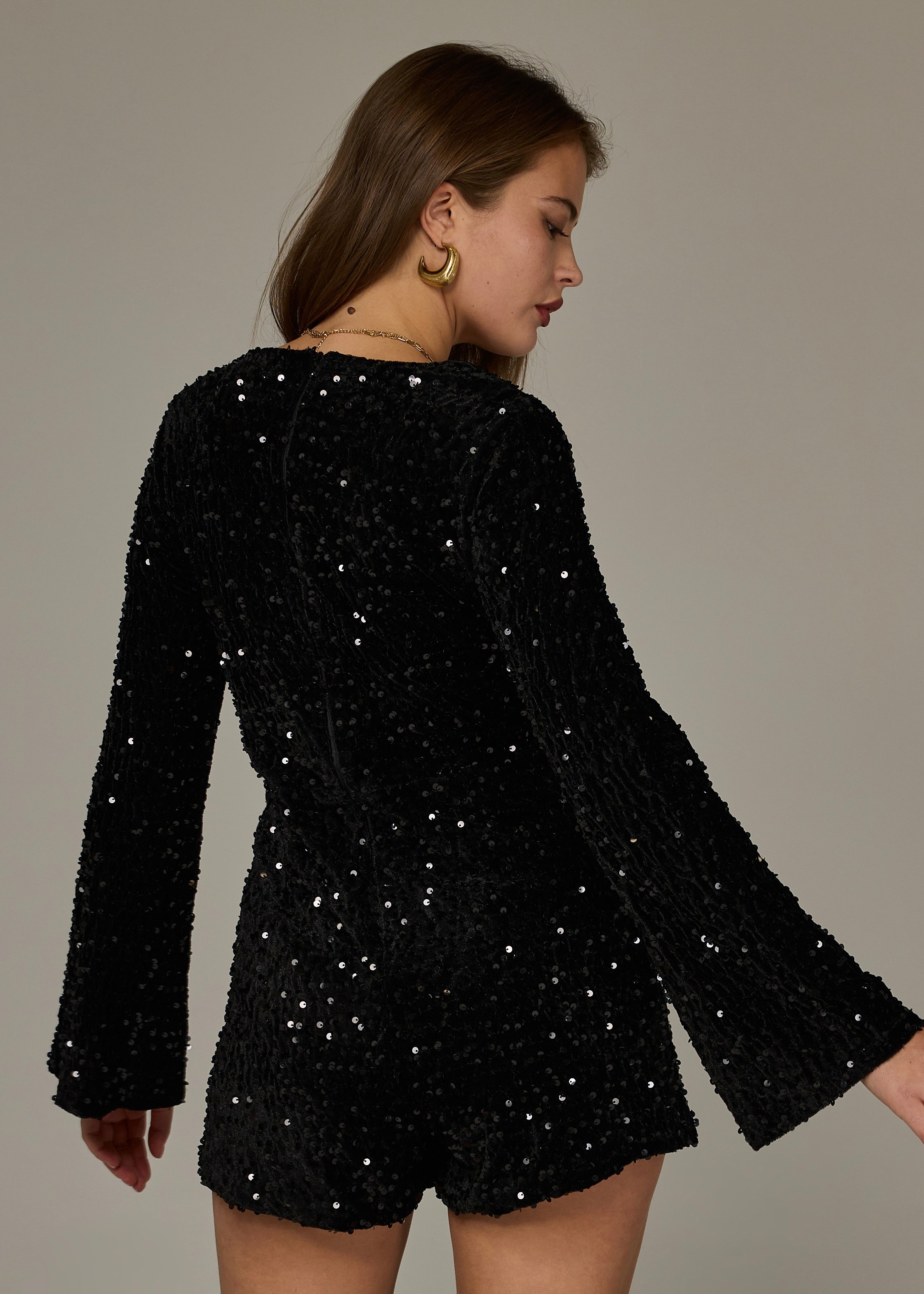 zwarte lange mouwen jumpsuit met v-hals en sequins 